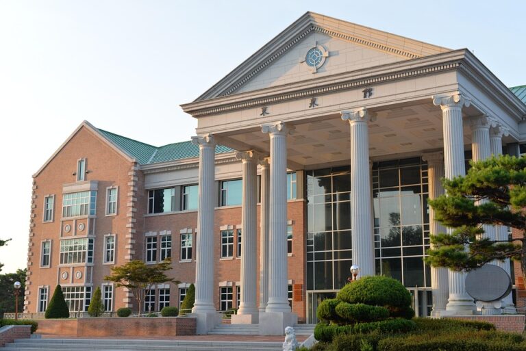 Dengan reputasi yang baik dan fasilitas yang memadai, Universitas Pattimura terus berupaya untuk meningkatkan kualitas pendidikan yang diberikan kepada para mahasiswa. Hal ini ditunjukkan dengan berbagai program pengembangan diri dan pelatihan yang diselenggarakan secara rutin.